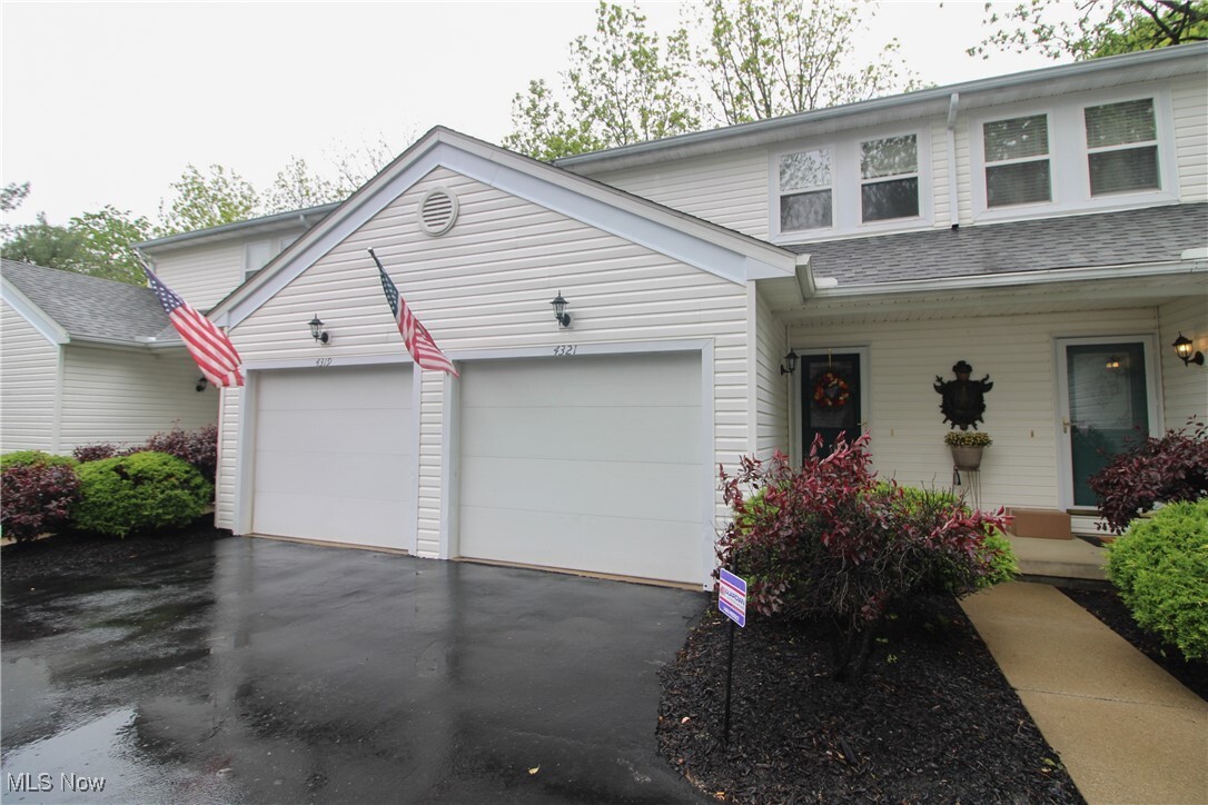4321 Devonshire Drive  Youngstown OH 44512 photo