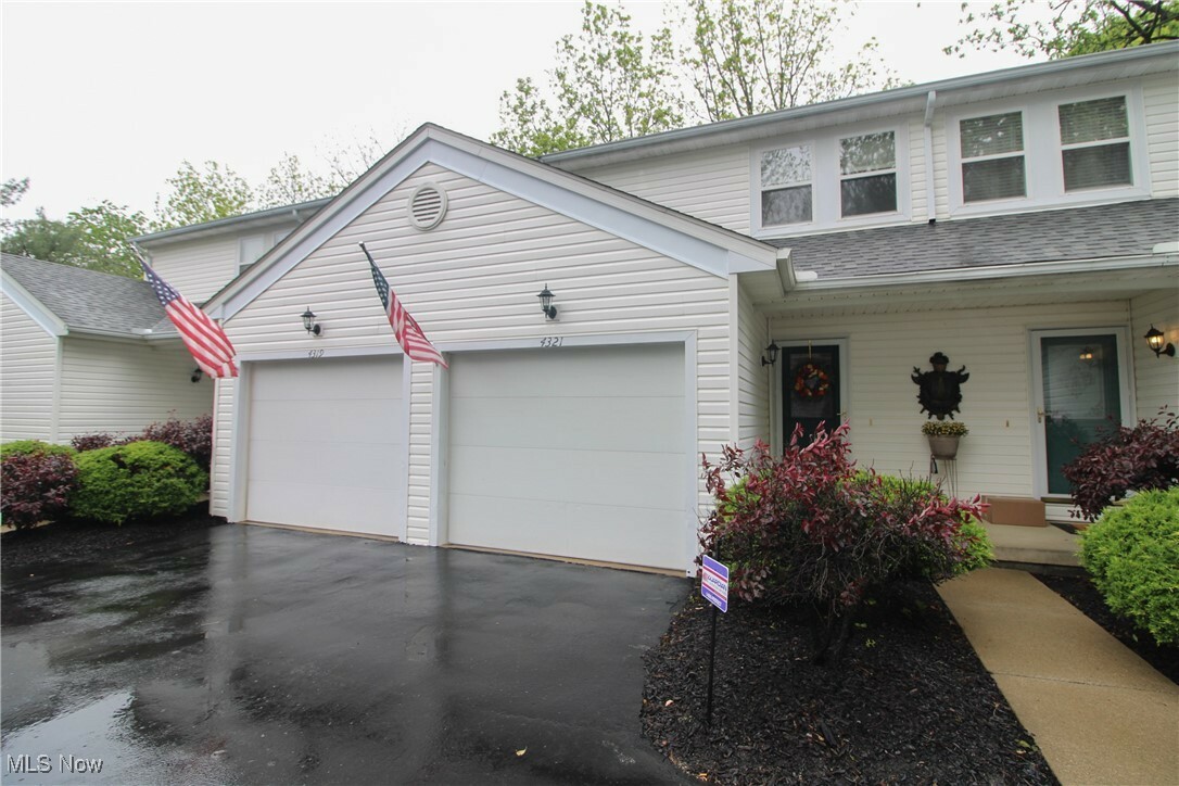 Property Photo: 4321 Devonshire Drive OH 44512