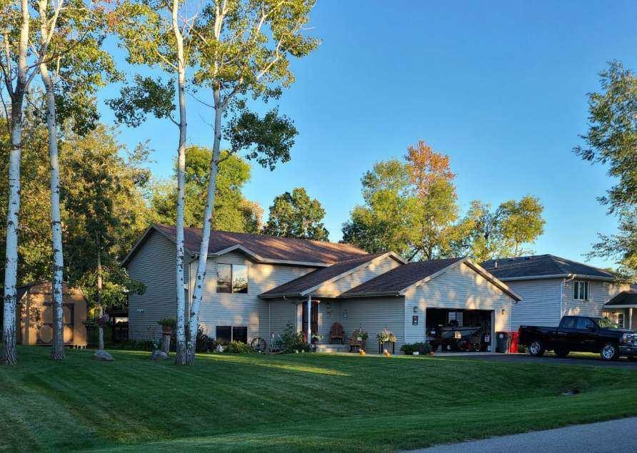 Property Photo: 205 Darling Place MN 56308