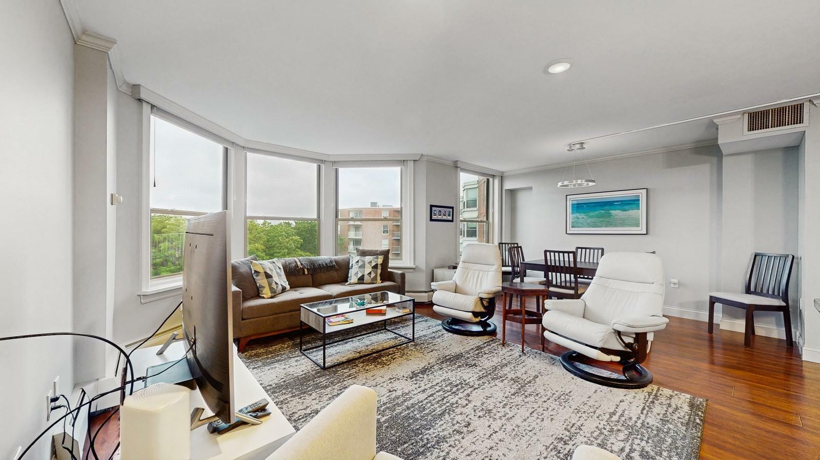Property Photo: 1425 W 28th Street 519 MN 55408