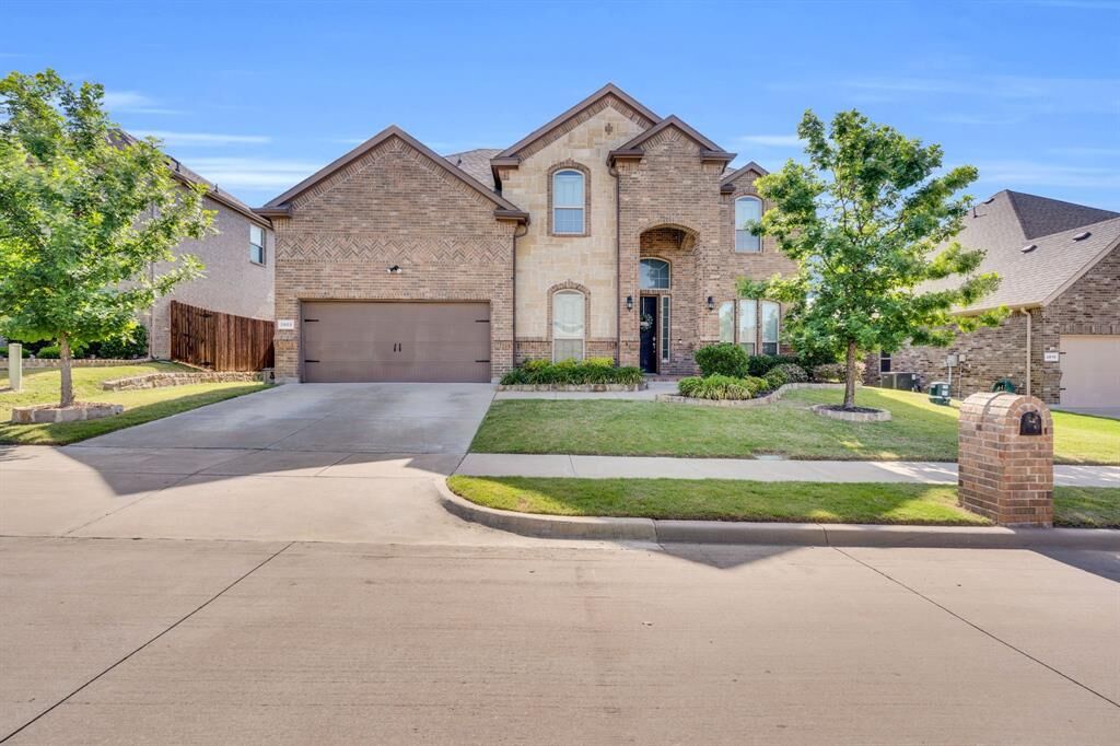 Property Photo: 2806 Palmerston Drive TX 76065