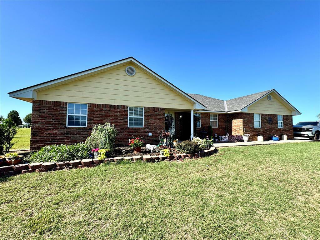Property Photo: 592 County Road 1366 OK 73018