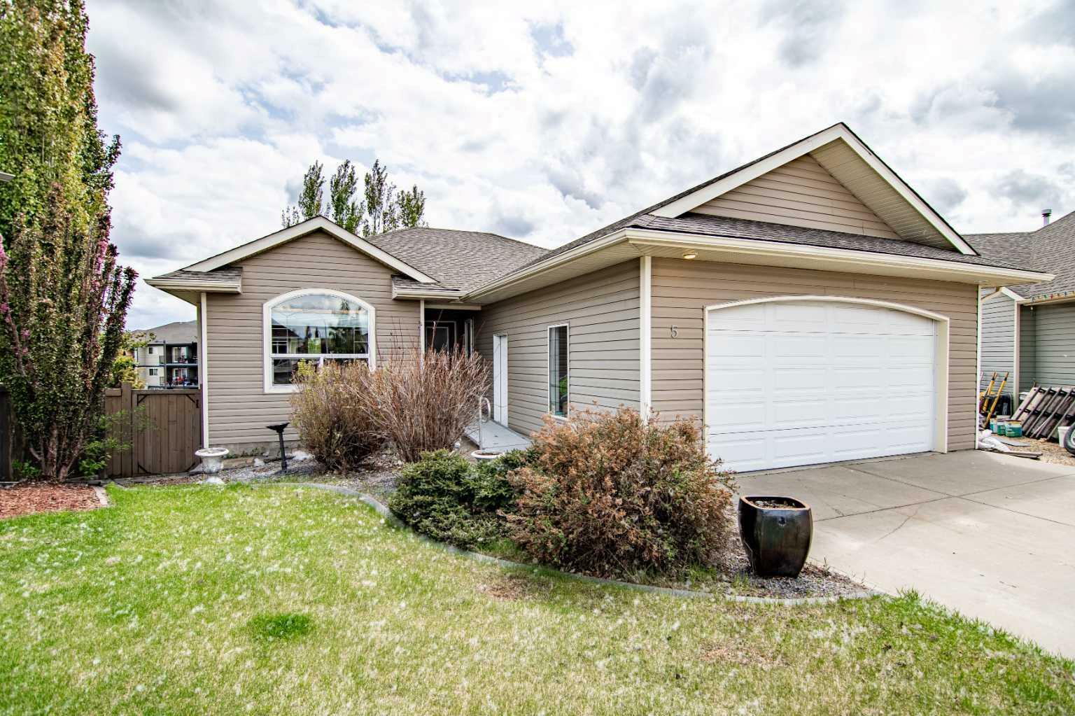 Property Photo: 5 Tessa Place AB T4L 2N9