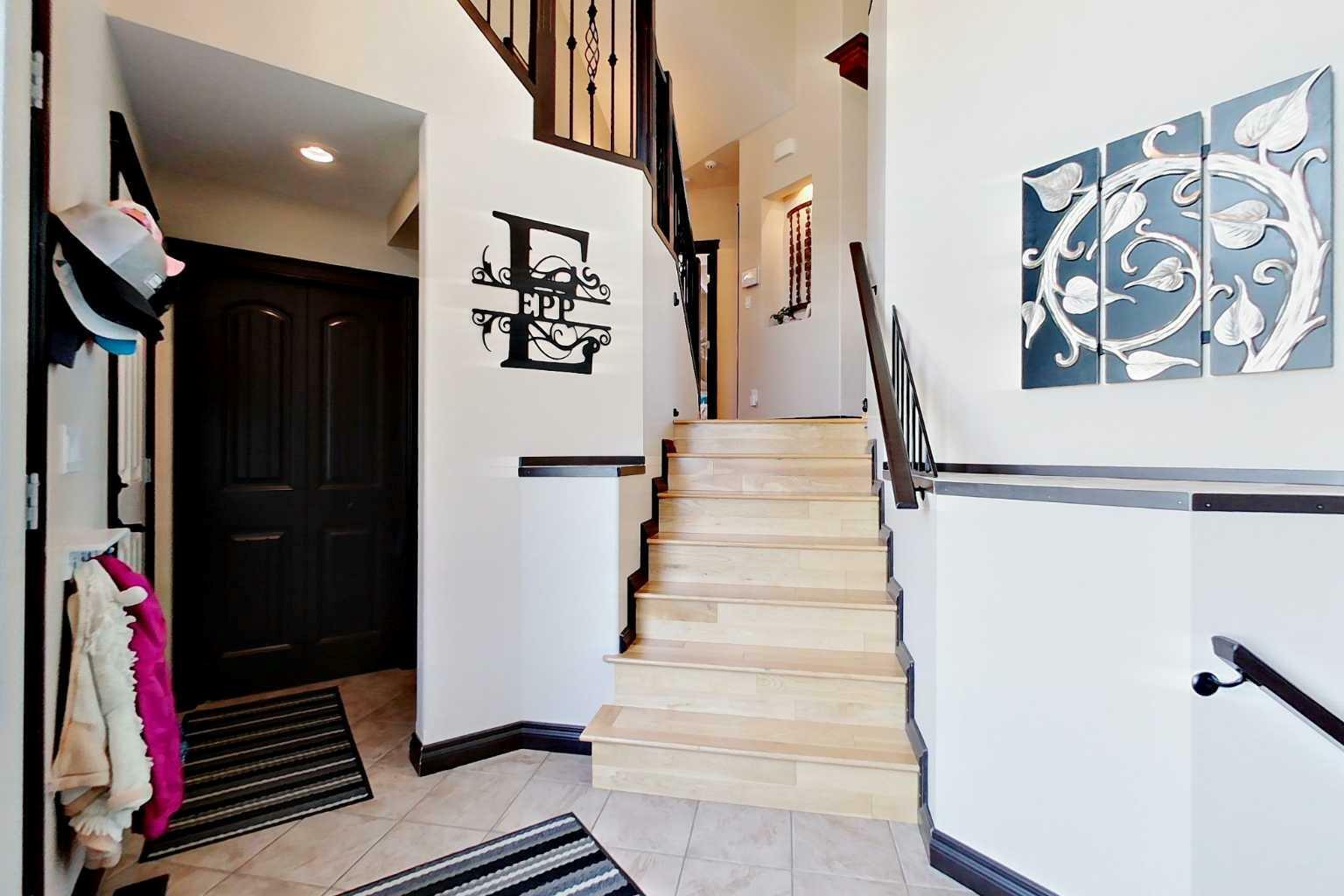 Property Photo: 5 Hodgstreet Place AB T4S 0C5