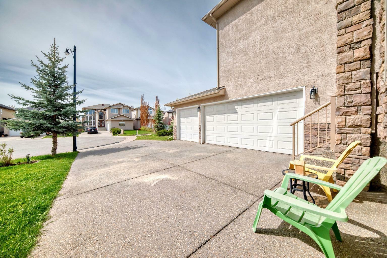 Property Photo: 76 West Cedar Rise SW AB T3H 5E2