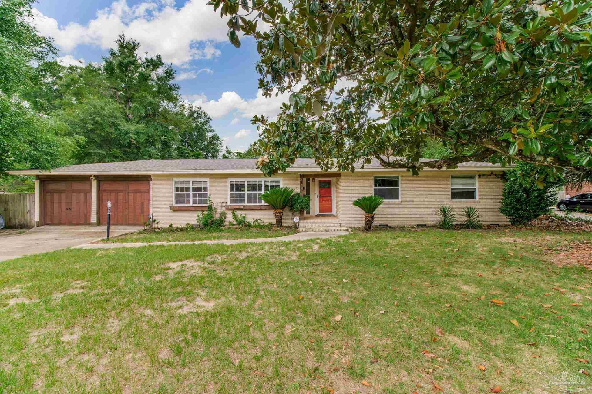 Property Photo: 2125 Summit Blvd FL 32503