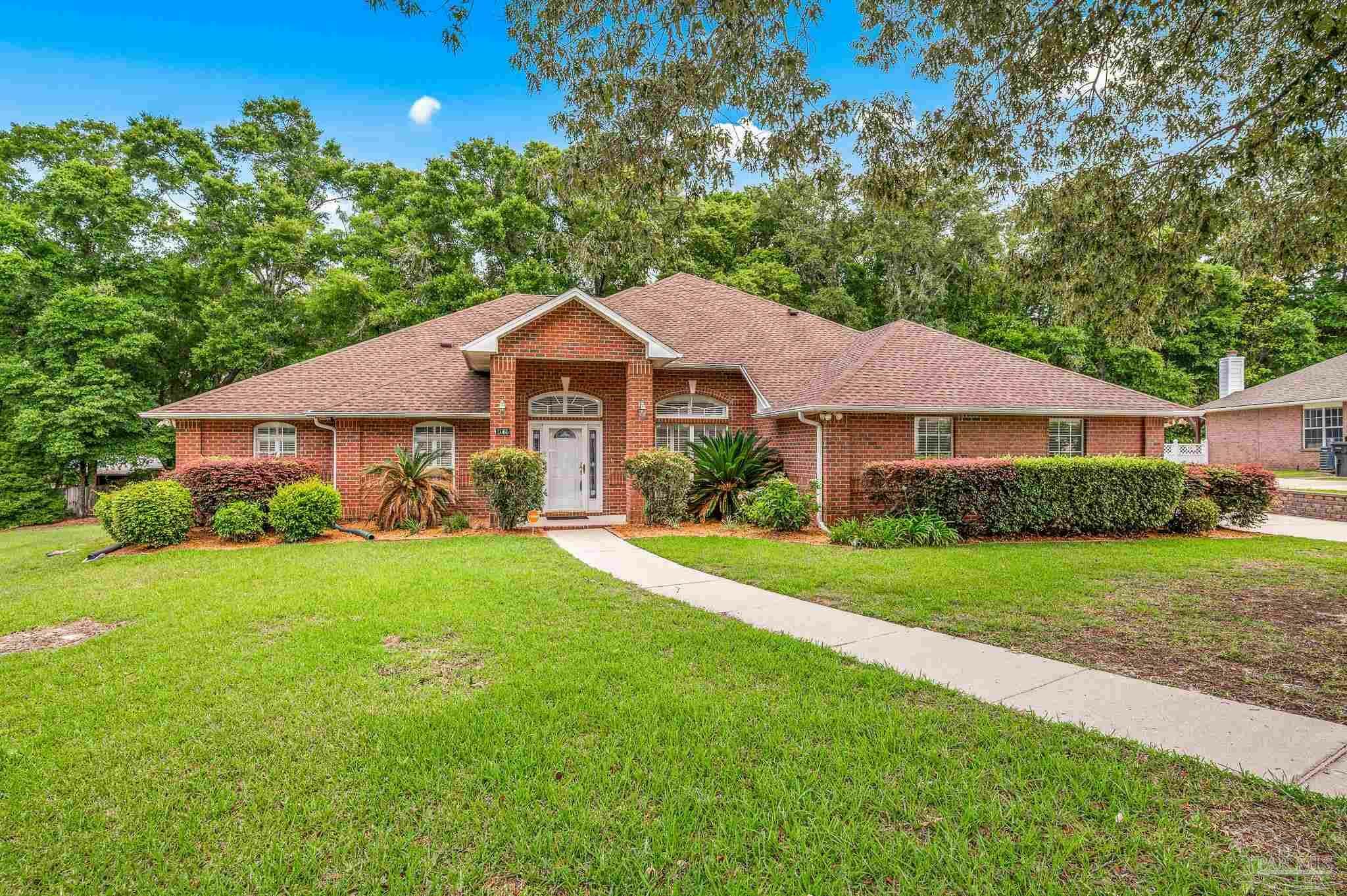 Property Photo: 1061 Black Walnut Trl FL 32514