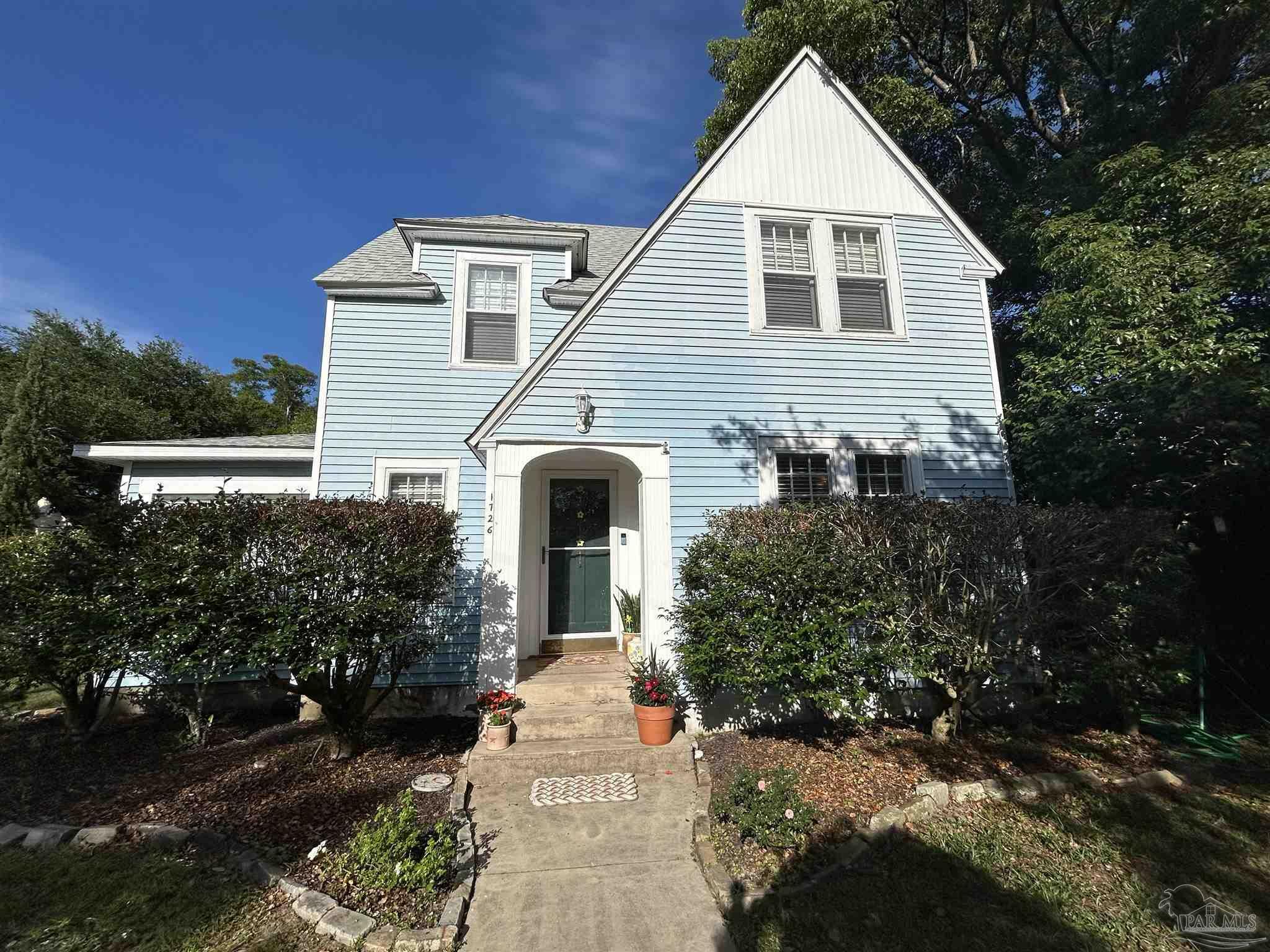 Property Photo: 1726 N 15th Ave FL 32503