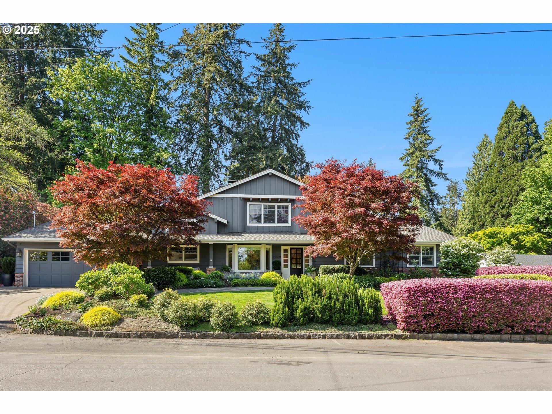 Property Photo: 2550 Dellwood Dr OR 97034