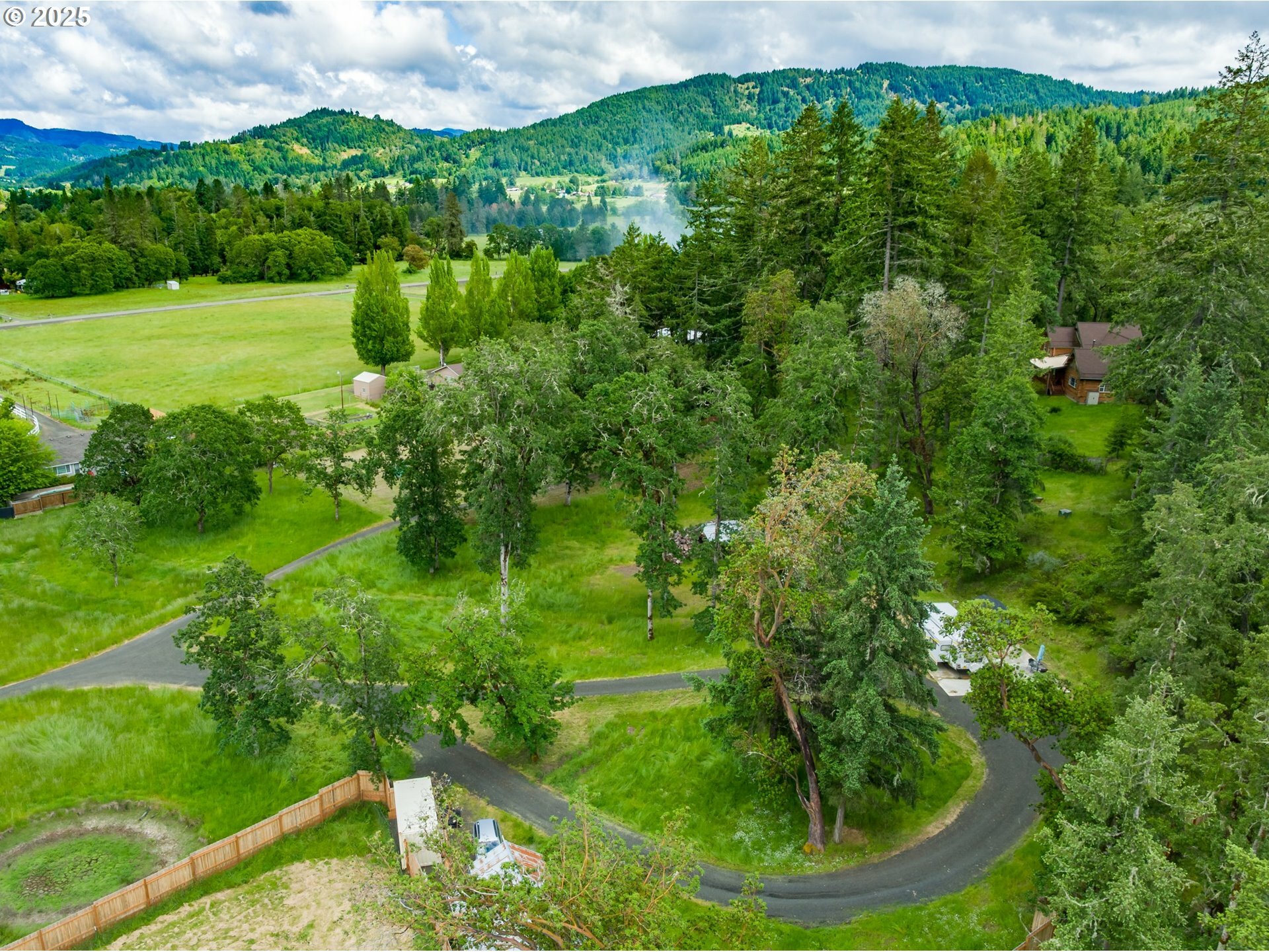 Property Photo:  1445 Whistlers Ln  OR 97470 