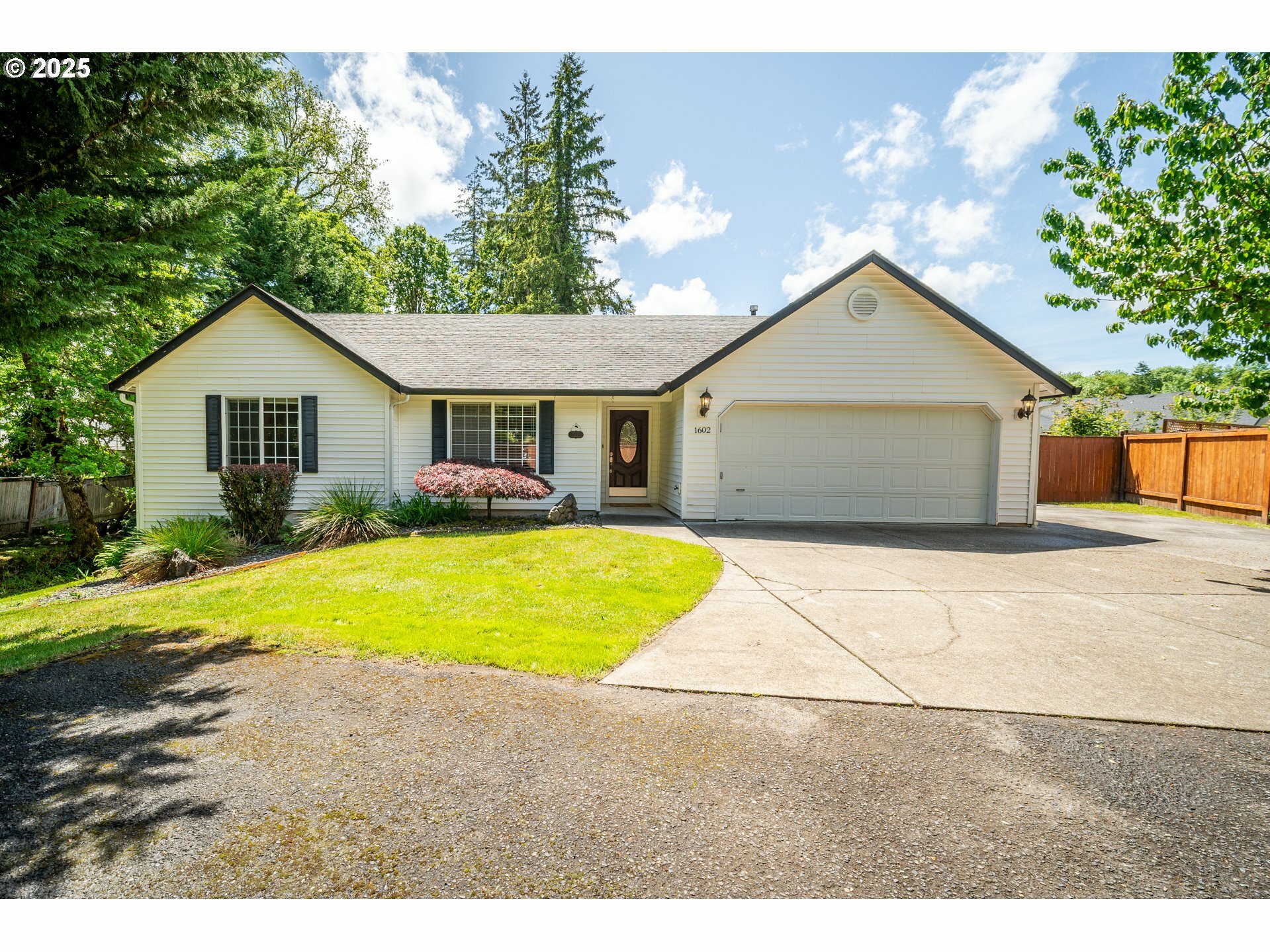 Property Photo: 1602 NE 16th Ct WA 98604