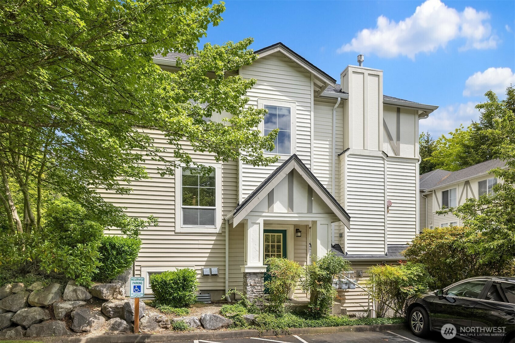 Property Photo: 4460 249th Terrace SE 4-1 WA 98029