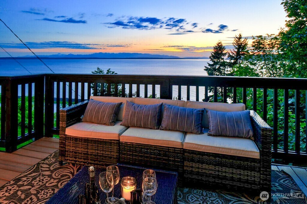 Property Photo:  12603  Possession Lane  WA 98026 