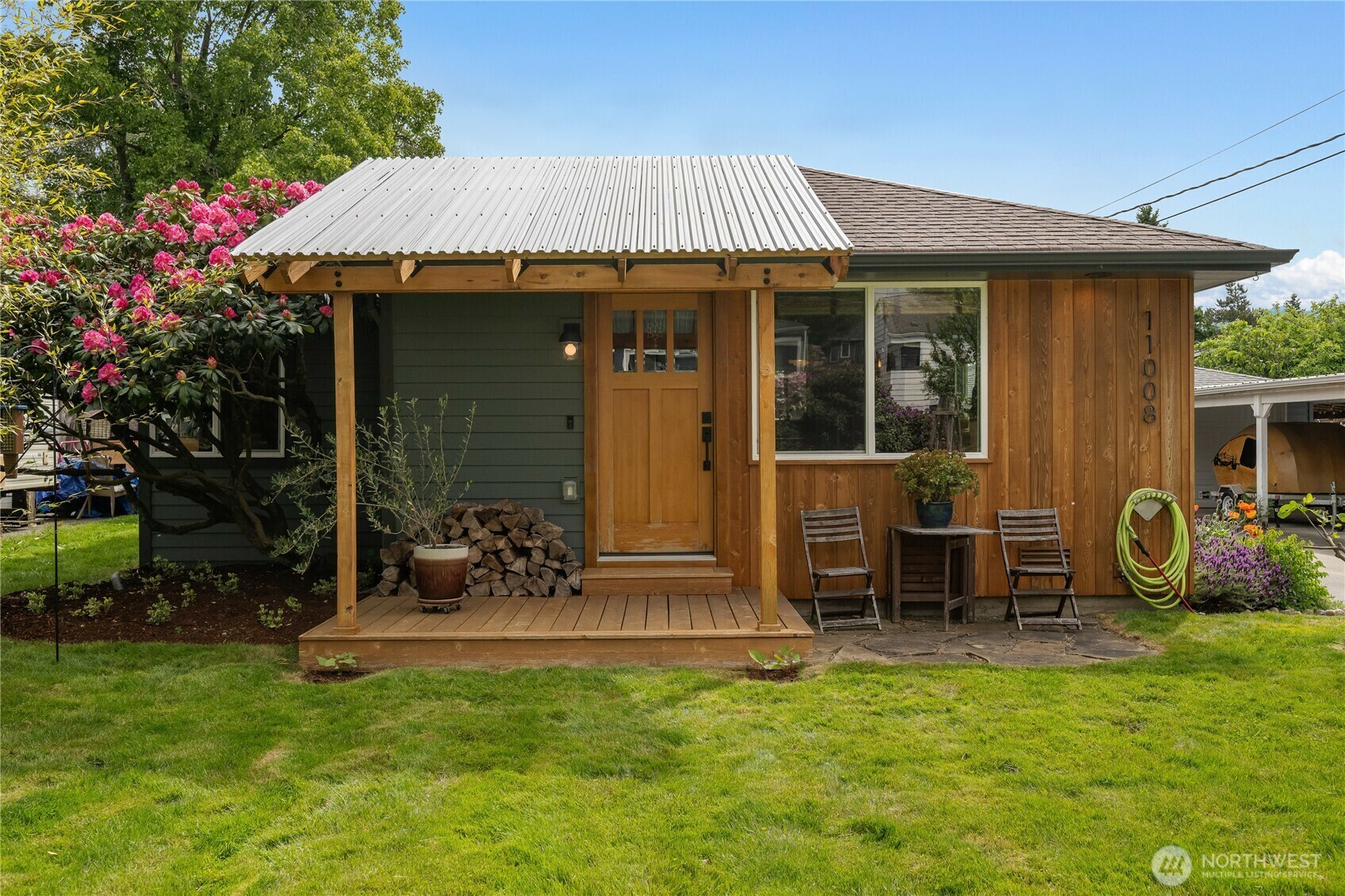 Property Photo: 11008 2nd Avenue S WA 98168