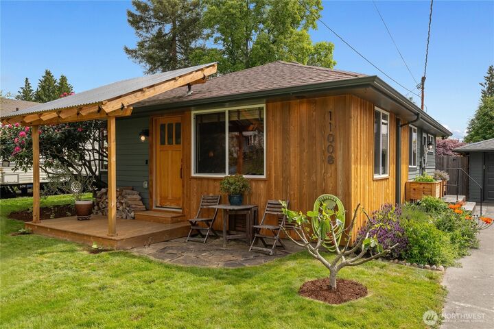 Property Photo:  11008  2nd Avenue S  WA 98168 