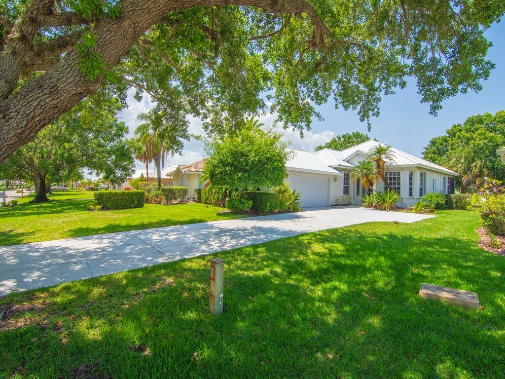 Property Photo: 9412 Poinciana Court FL 34951