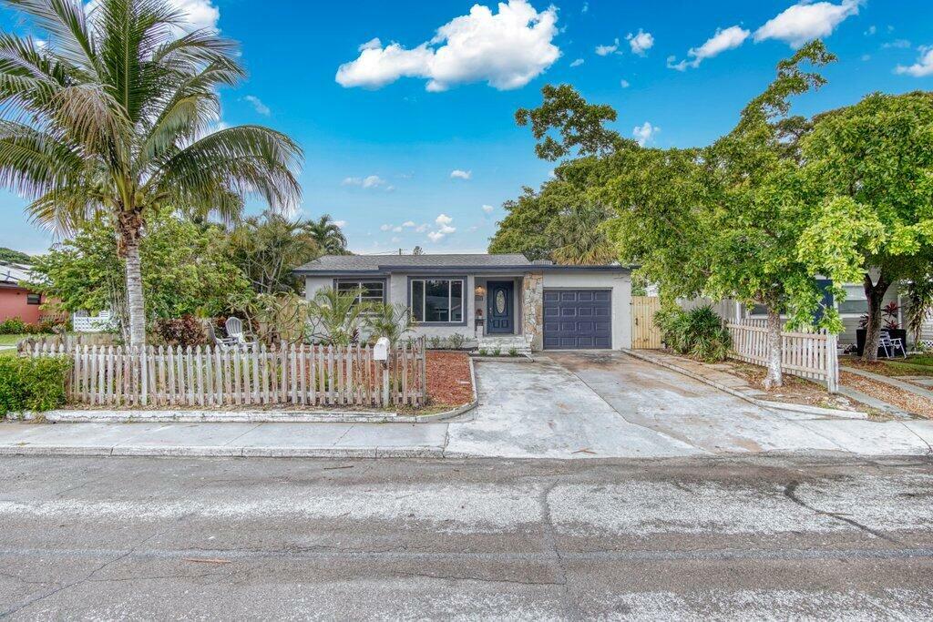Property Photo: 1021 S M Street FL 33460