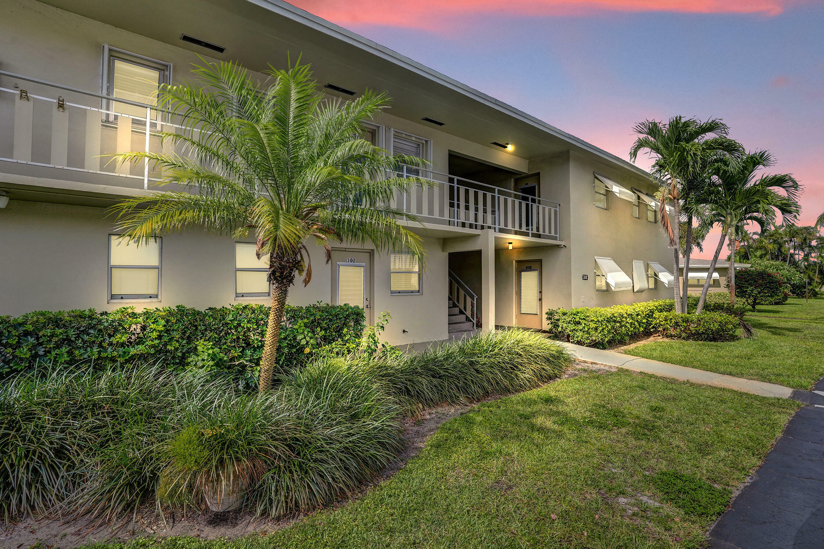 Property Photo: 312 NE 17th Avenue 202 FL 33435