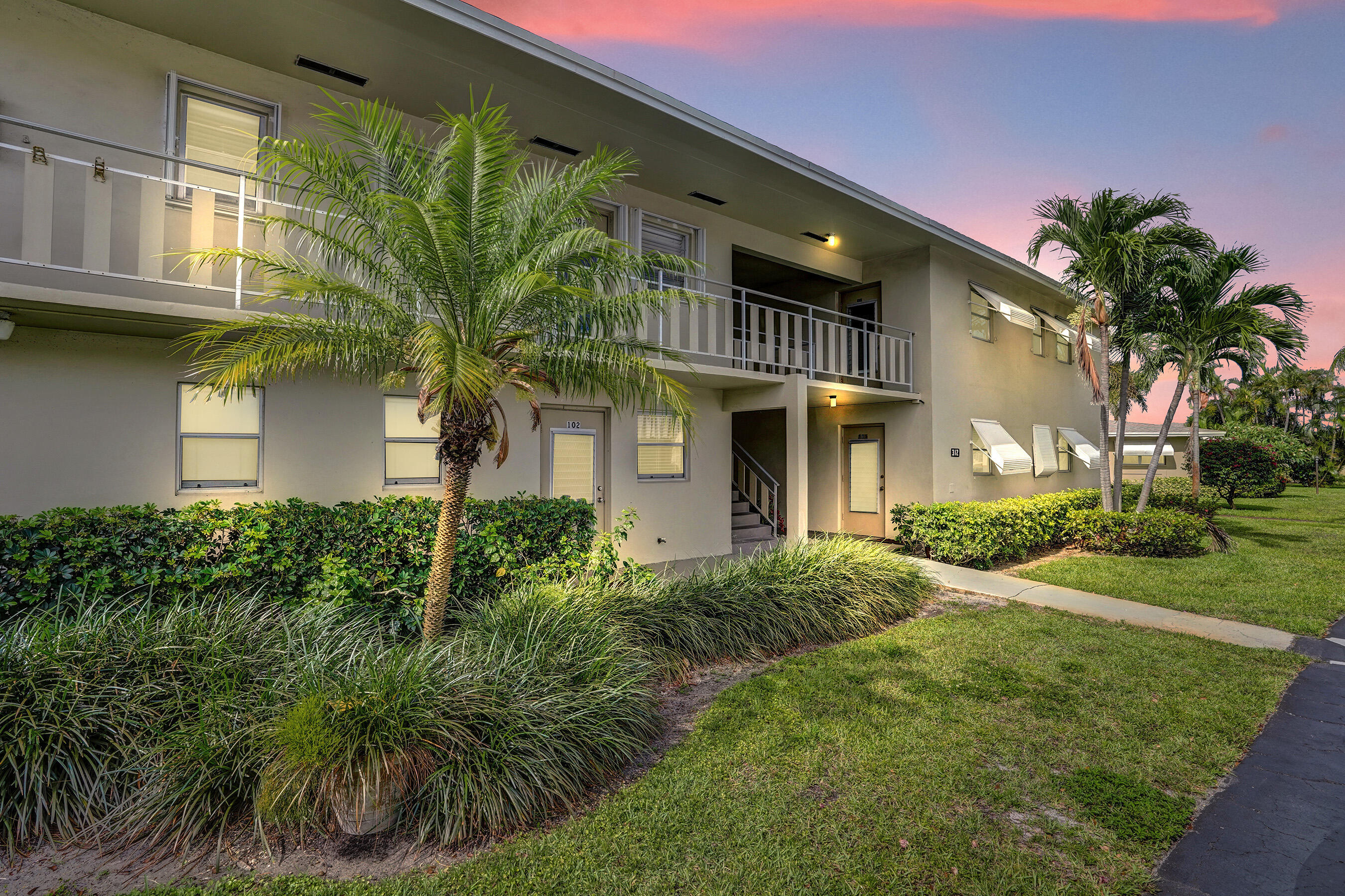 Property Photo:  312 NE 17th Avenue 202  FL 33435 