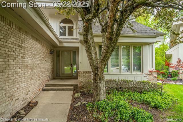 Property Photo: 6560 Pleasant Lake Court 11 MI 48322