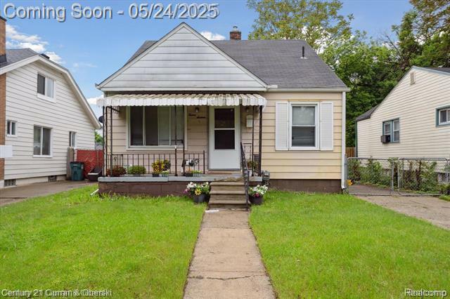 Property Photo: 1216 E George Avenue MI 48030