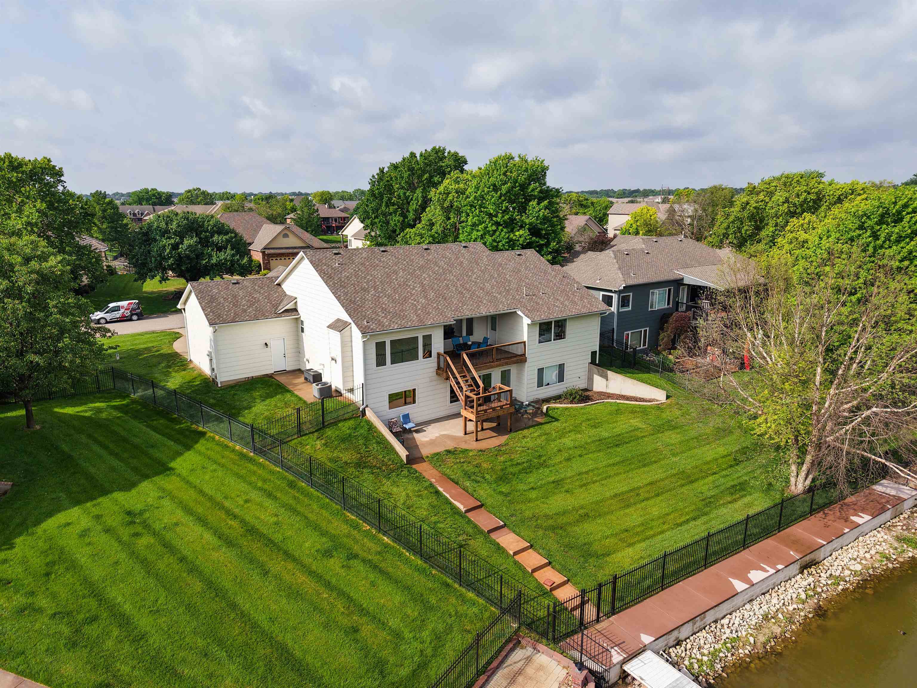 Property Photo: 6502 W Warren Cir KS 67212