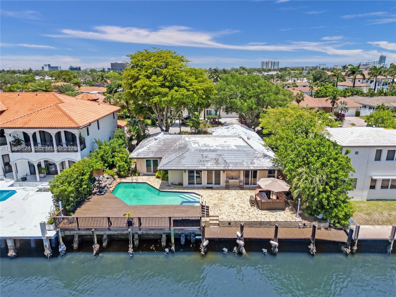 Property Photo:  3100 NE 56th Ct  FL 33308 