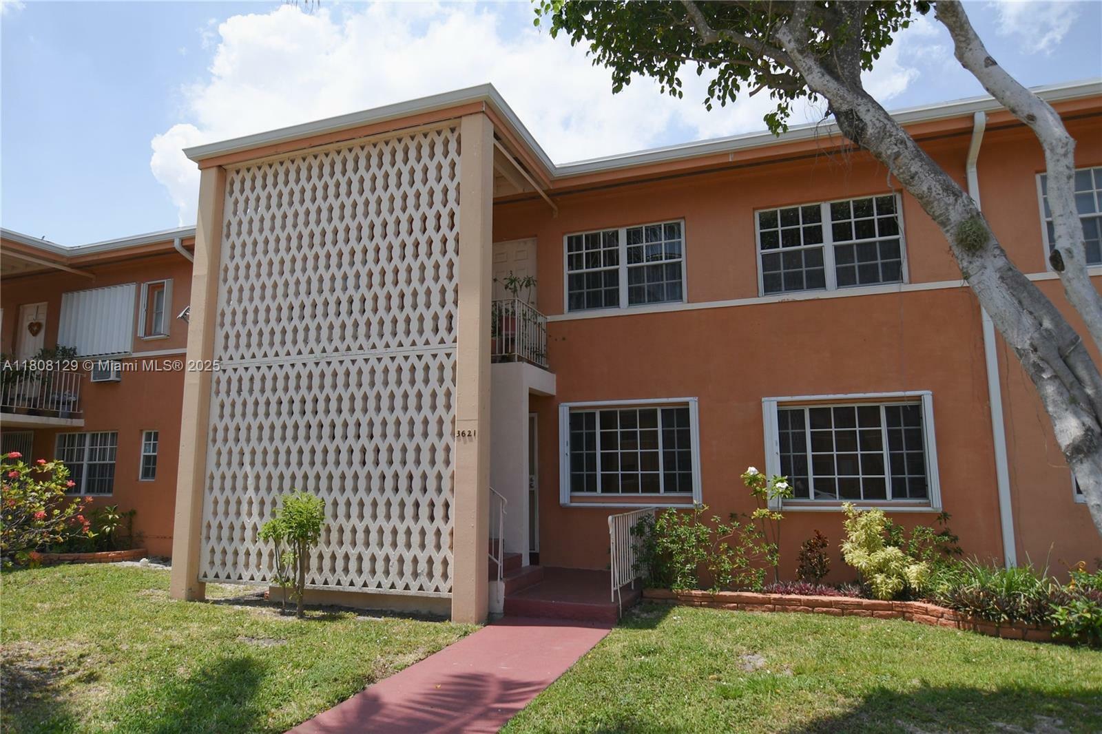 3621 SW 10th St 4B  Miami FL 33135 photo