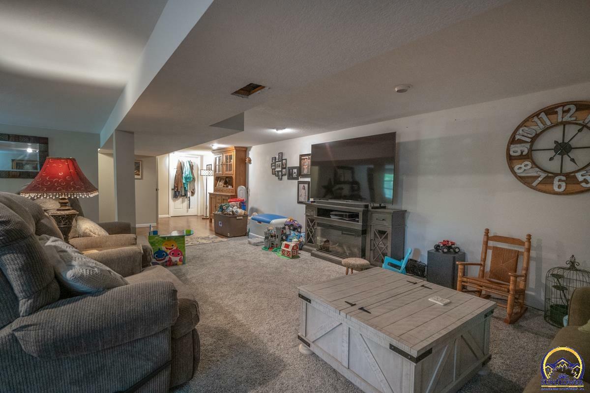 Property Photo: 6649 NW Elmont Rd KS 66618