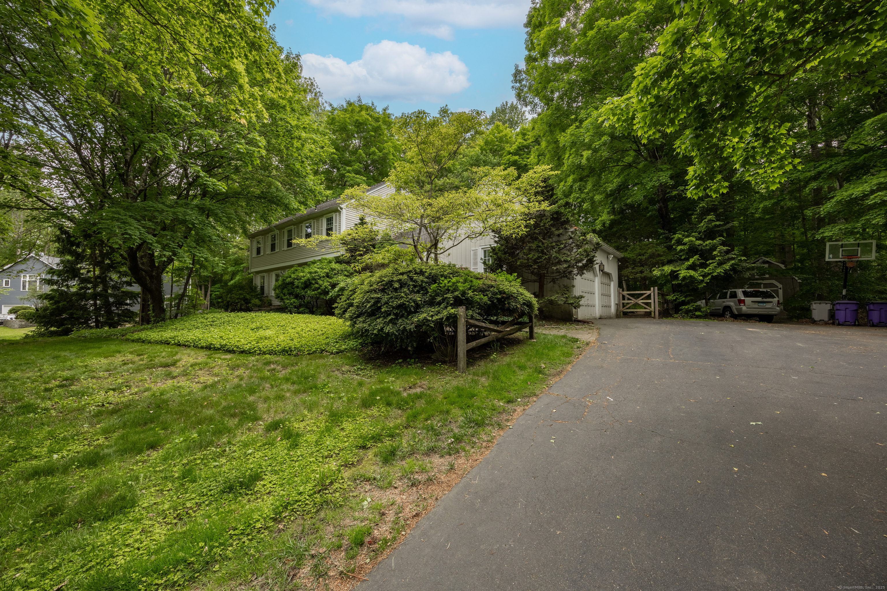 Property Photo:  50 Stonehedge Lane South  CT 06437 