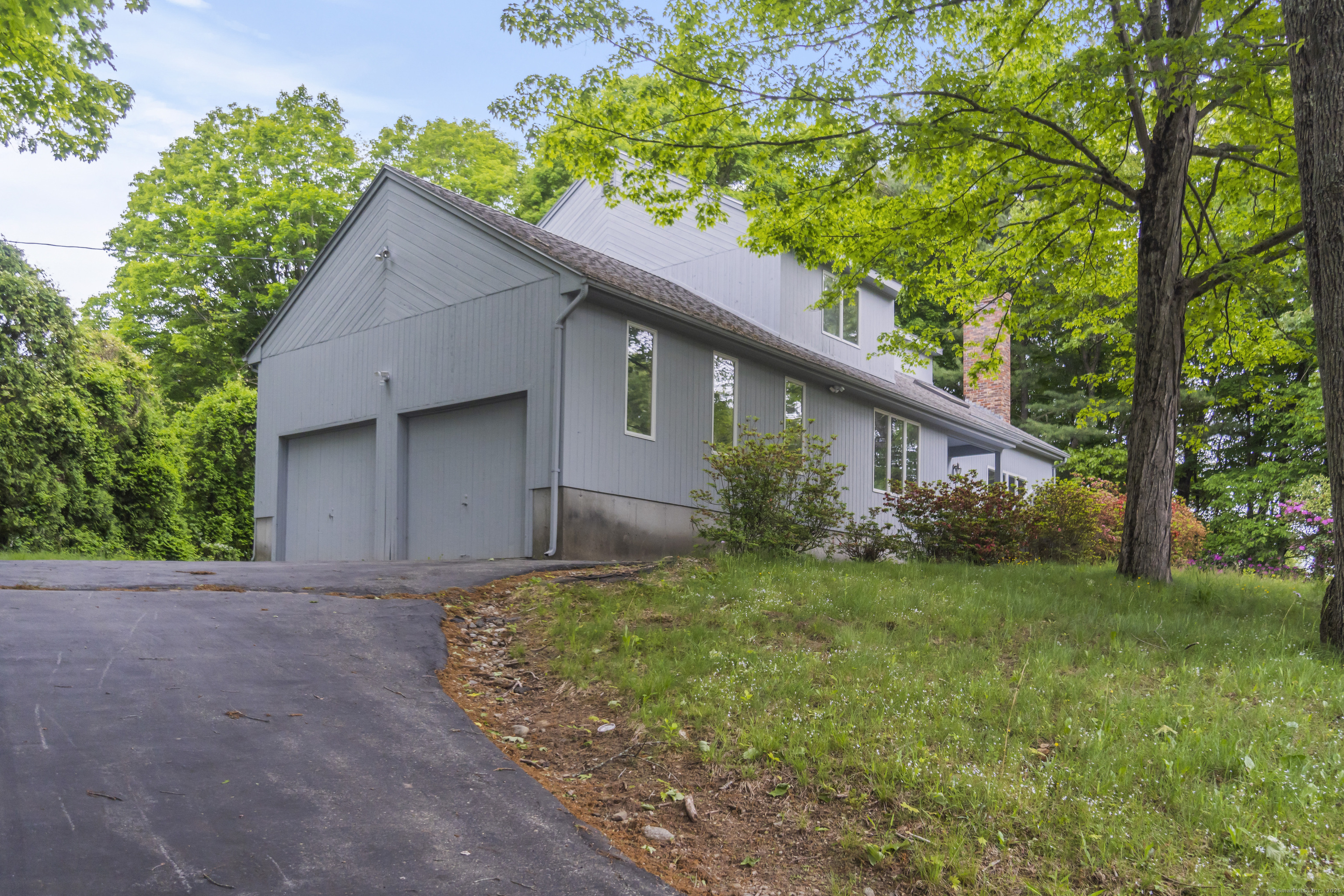 Property Photo: 2 Meadowview Lane CT 06360