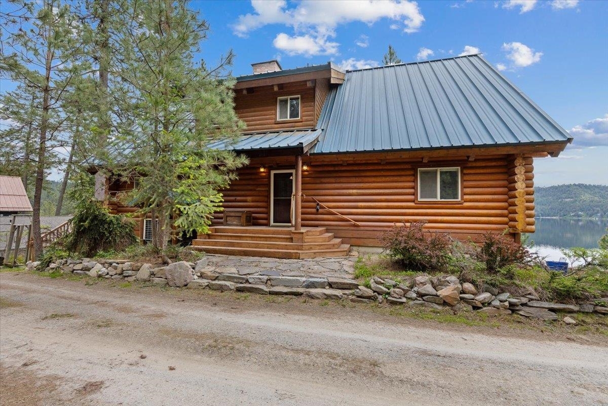 Property Photo: 3947 N Deer Lake Rd WA 99148