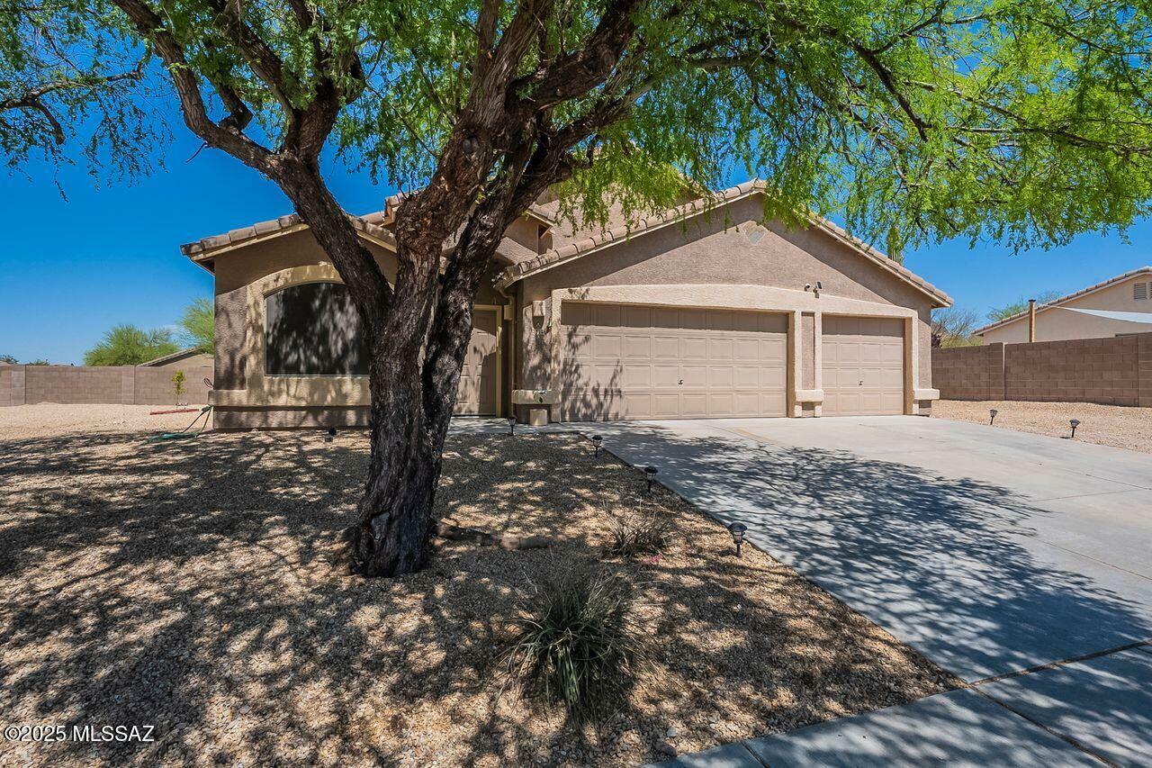 Property Photo: 3612 S Desert Motif Road AZ 85735