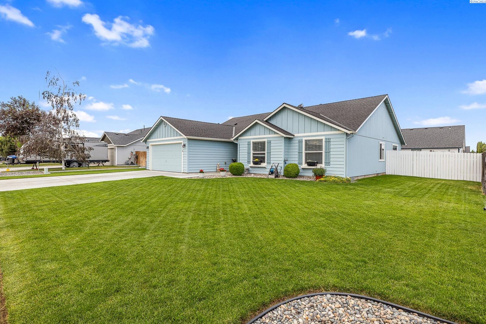 Property Photo:  6110 Westport Lane  WA 99301 