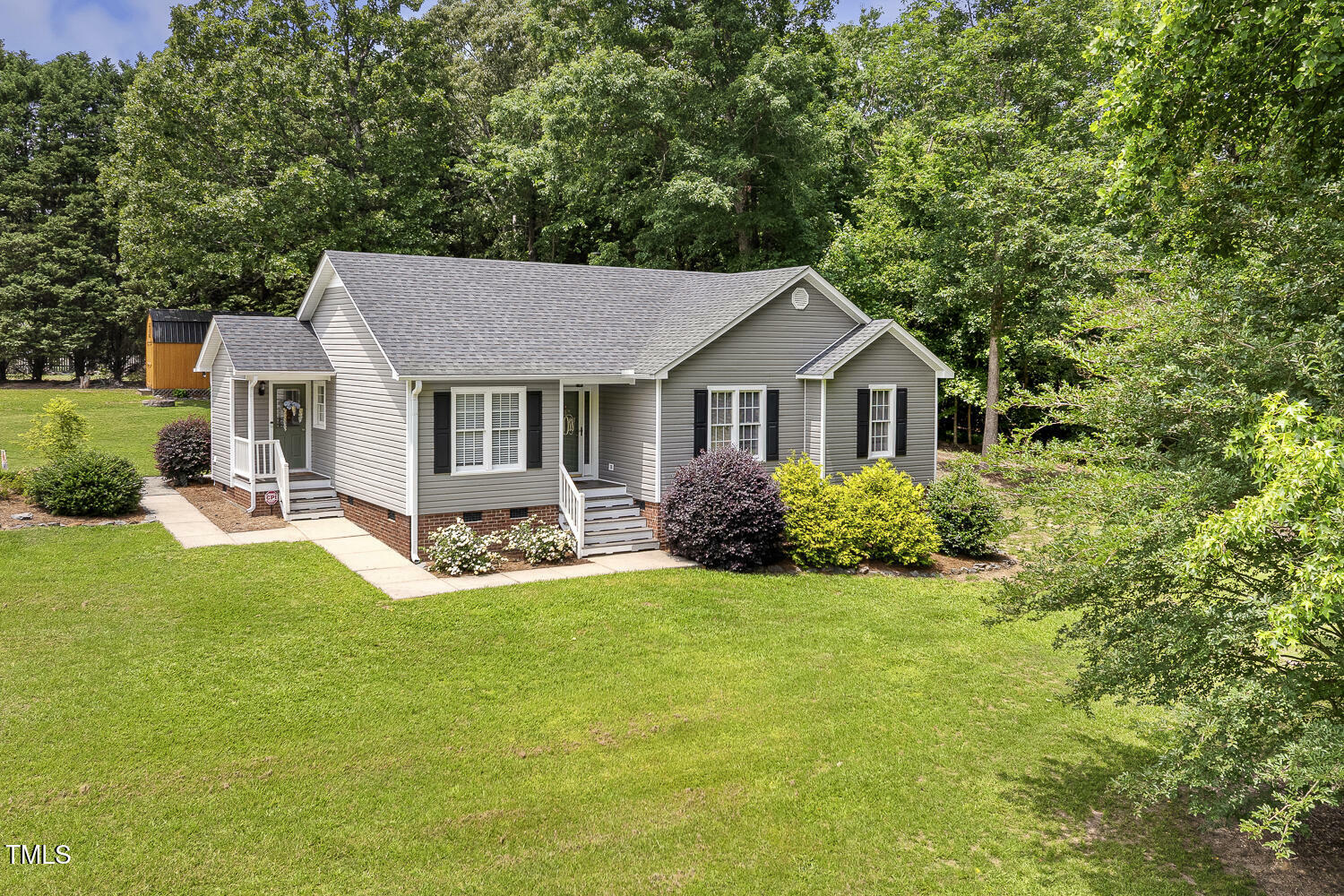Property Photo: 133 Creekstone Drive NC 27504