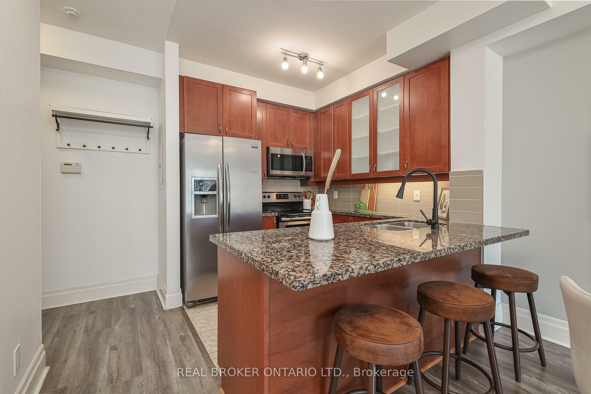 Property Photo: 111 Upper Duke Crescent 301 ON L6G 0C8