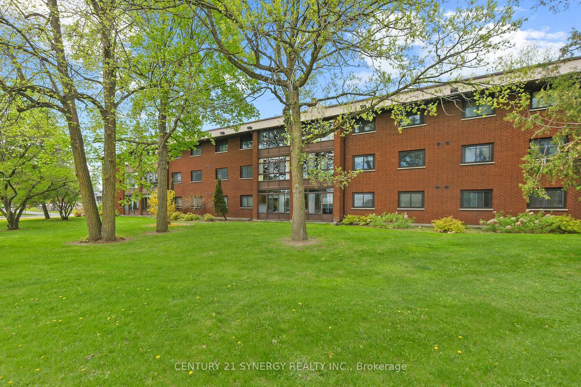 Property Photo: 15 Findlay Avenue 207 ON K7C 4A2