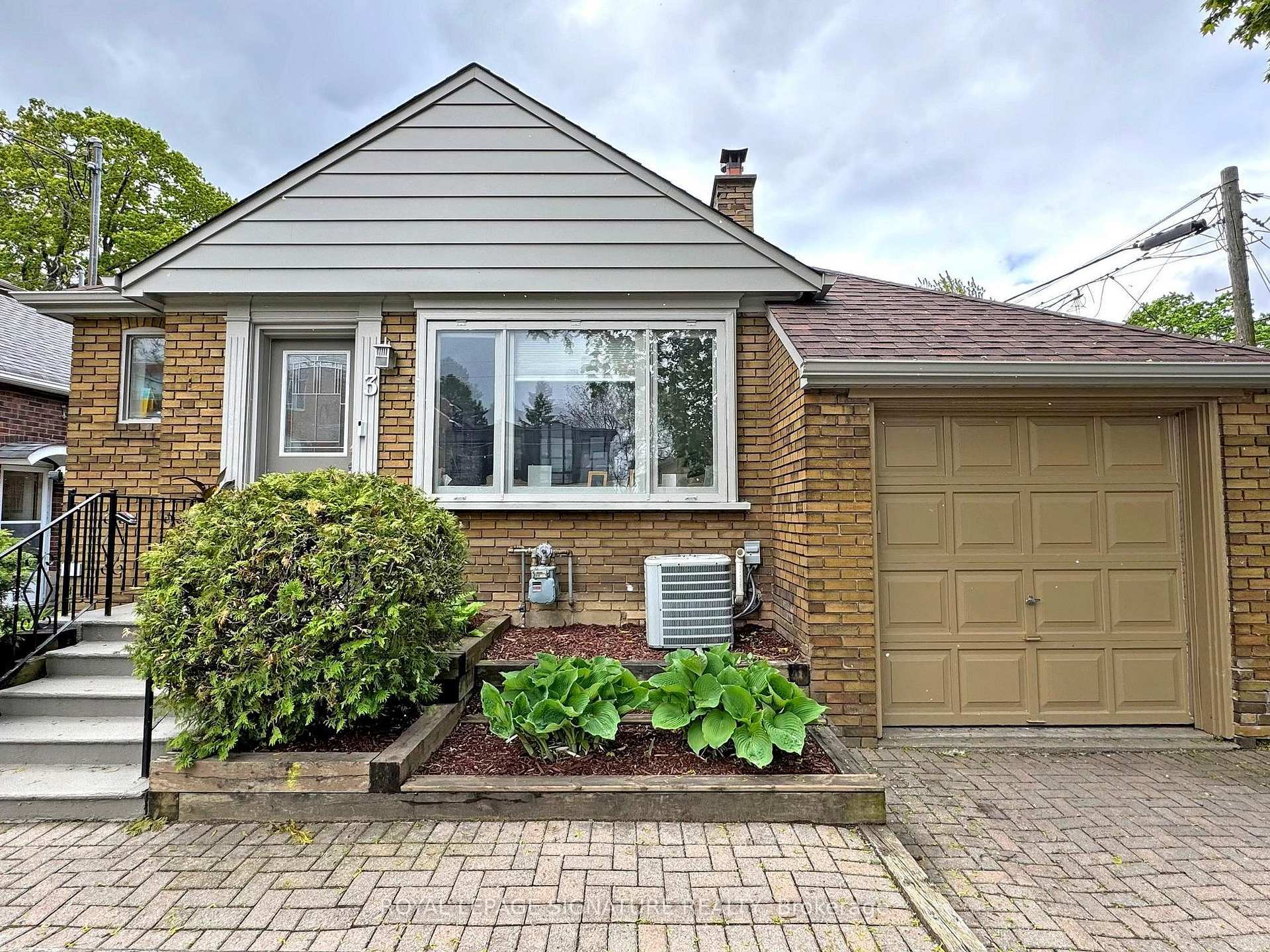 Property Photo: 3 Kenrae Road ON M4G 1X9