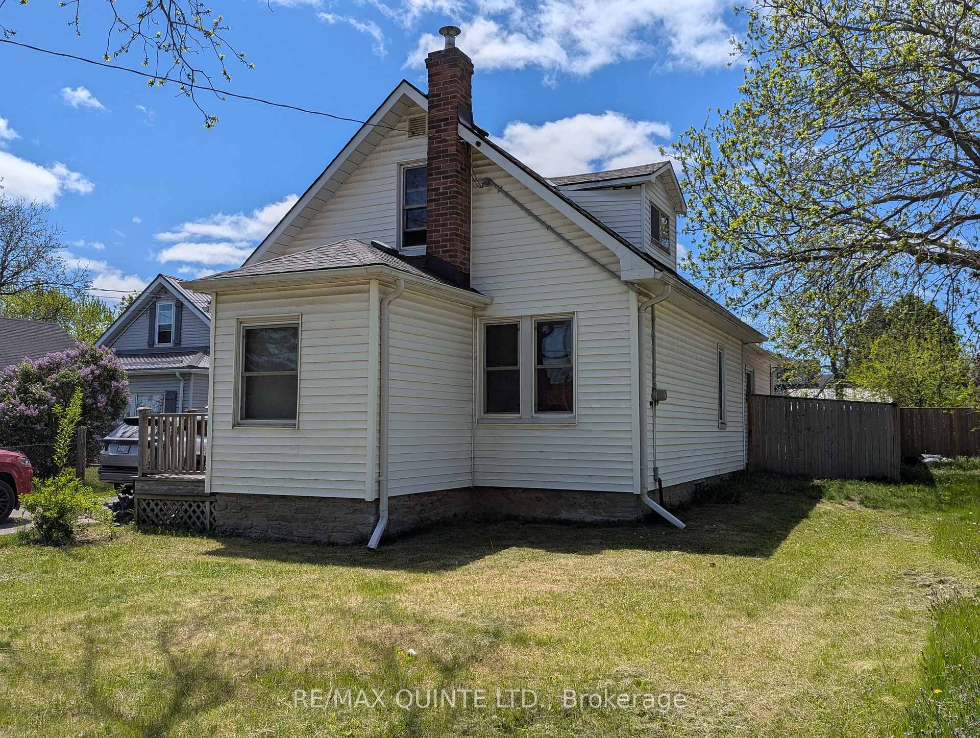 Property Photo: 46 Prince Of Wales Drive ON K8P 2T7