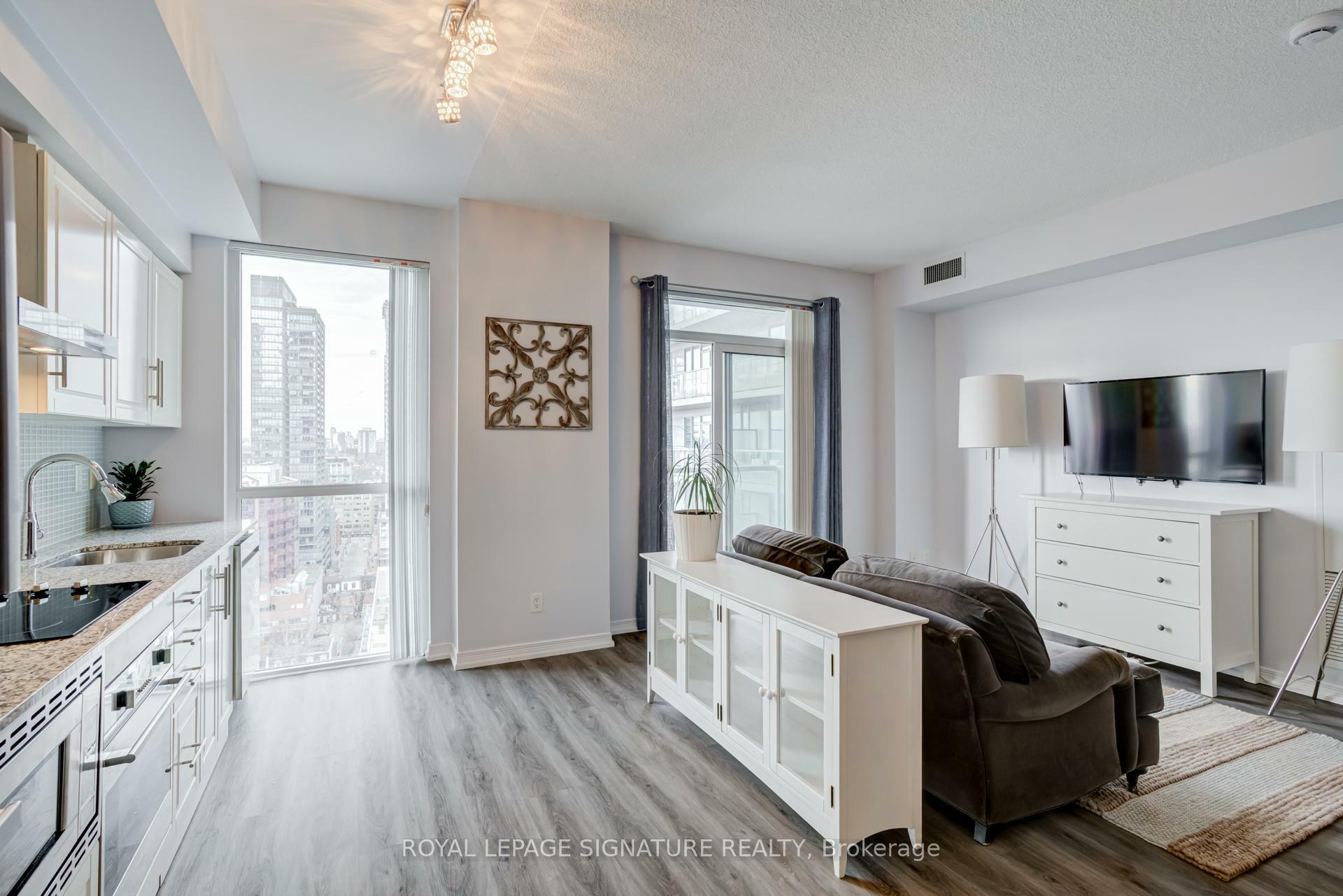 Property Photo: 352 Front Street W 2108 ON M5V 0K3