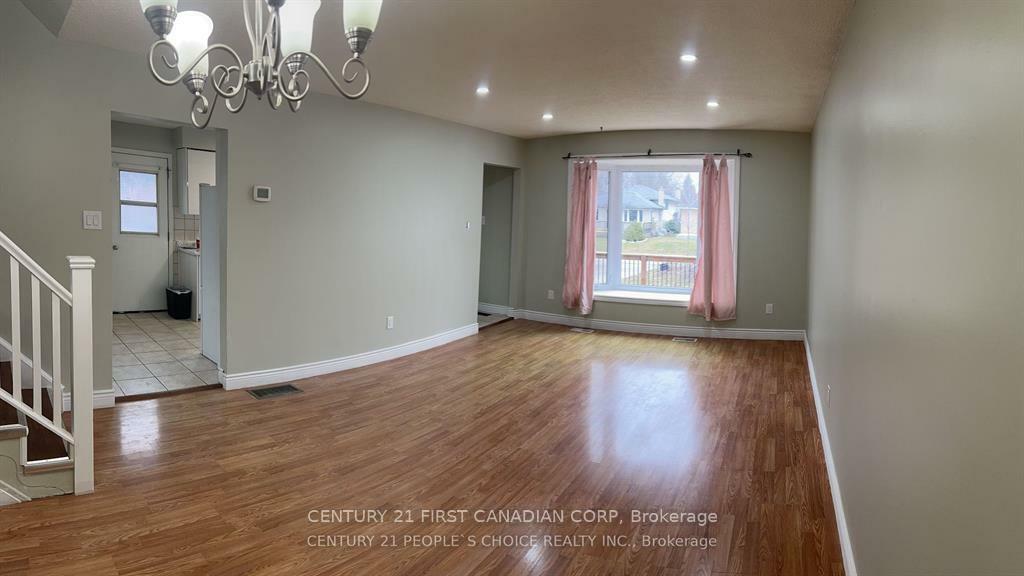 Property Photo: 747 Dunelm Lane ON N6E 1J6