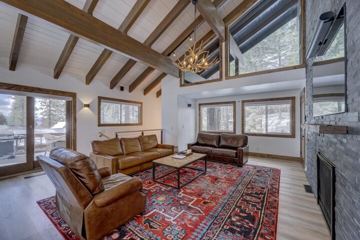 Property Photo:  347 Cottonwood Court  CA 89451-8378 