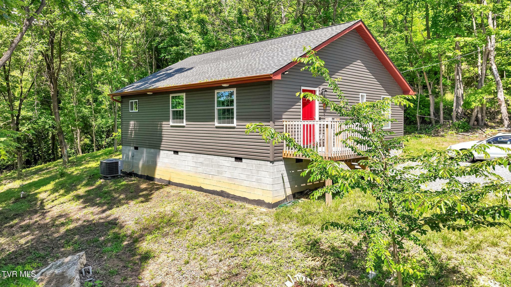 Property Photo:  515 Aesque St Extension  TN 37665 
