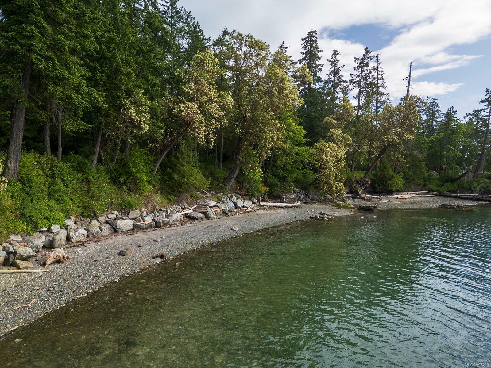 Photo de la propriété: 9280 Ardmore Dr BC V8L 3S1