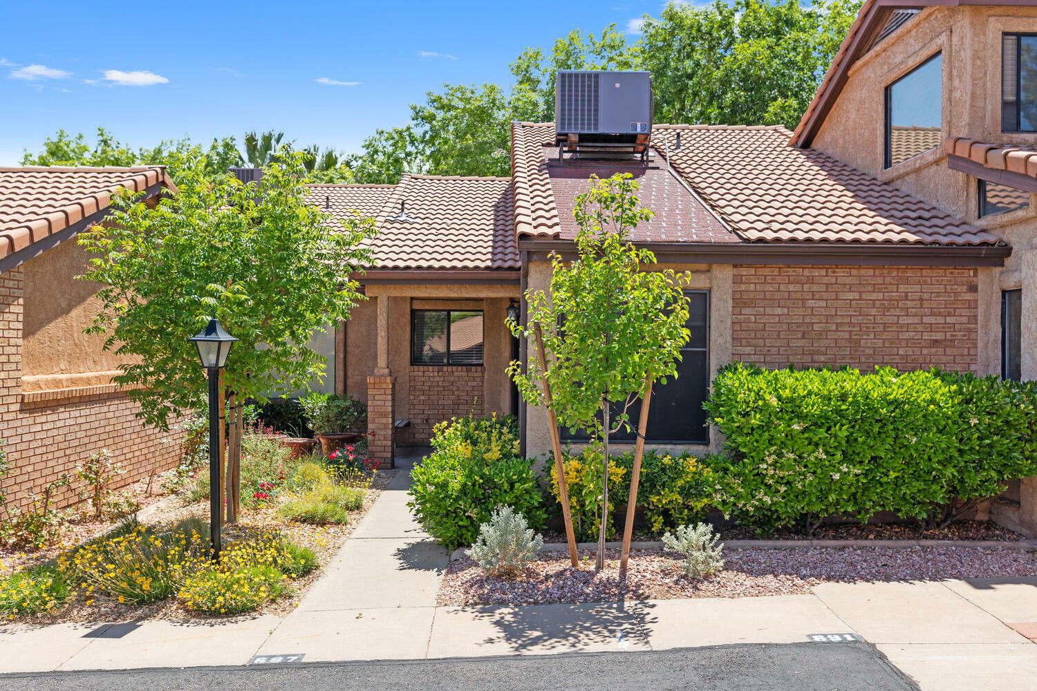 Property Photo: 687 Ridge Rim Way Way UT 84770