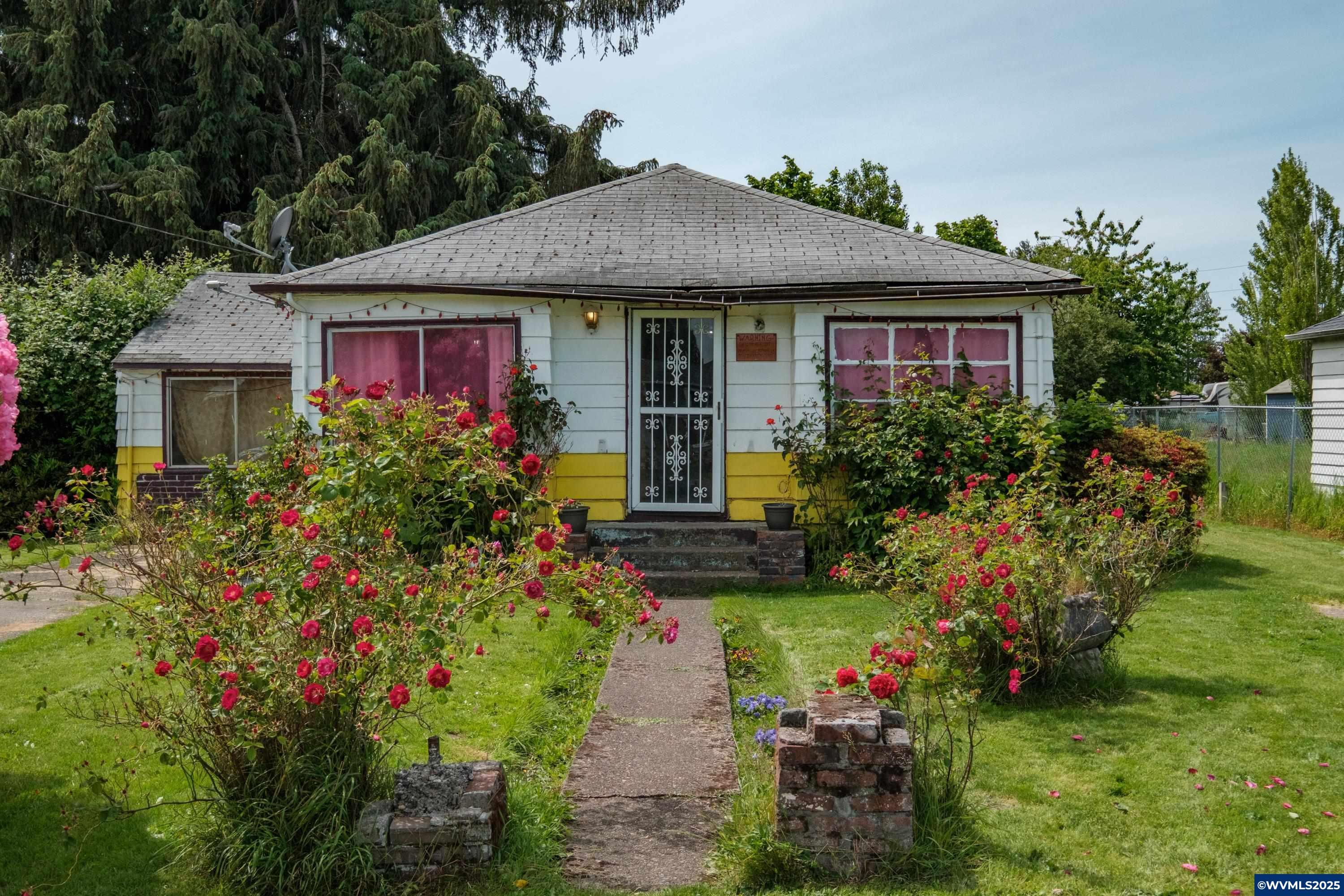 Property Photo: 275 Kenwood Av NE OR 97301