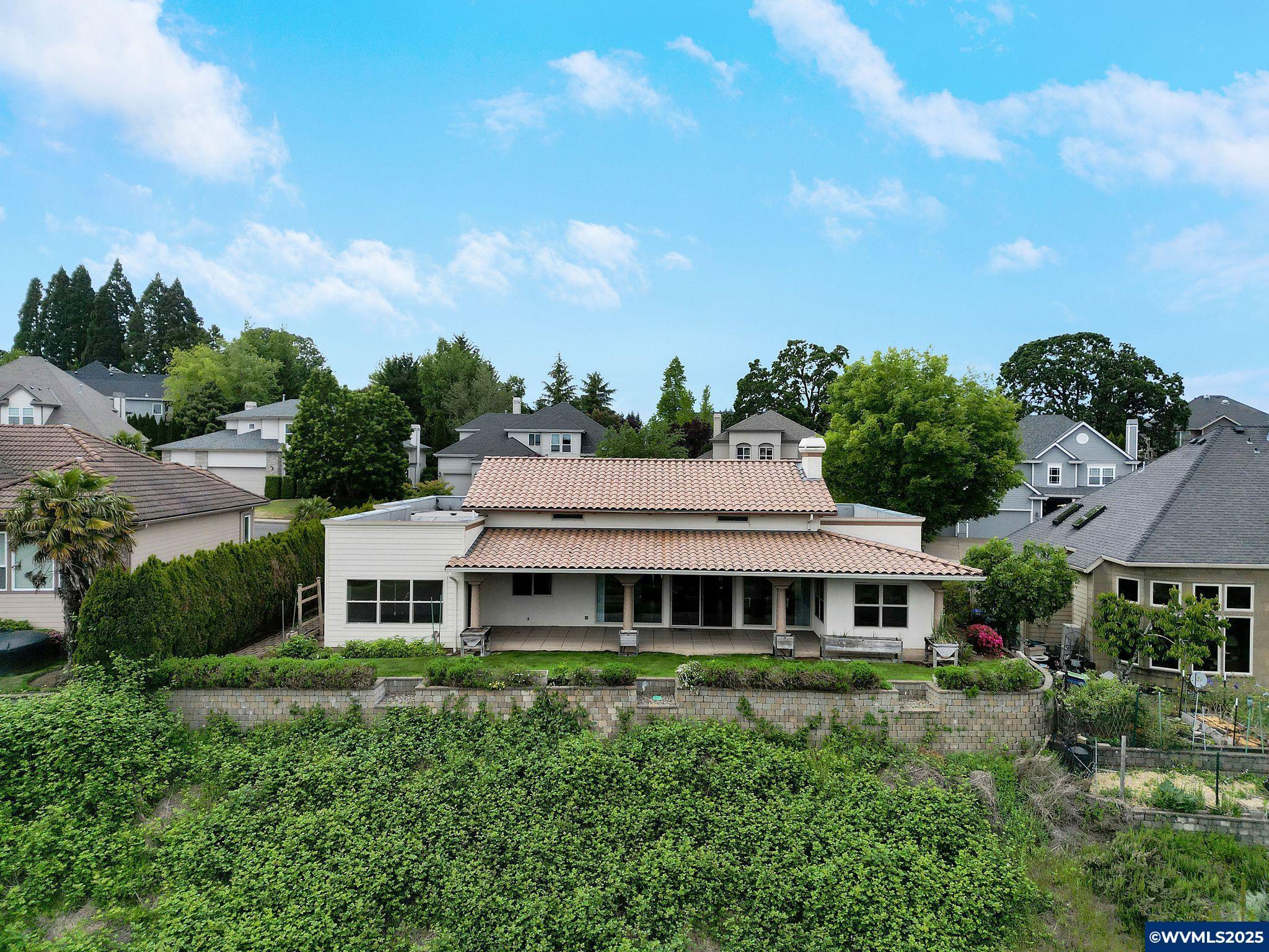Property Photo: 750 Hazeltine Av SE OR 97306
