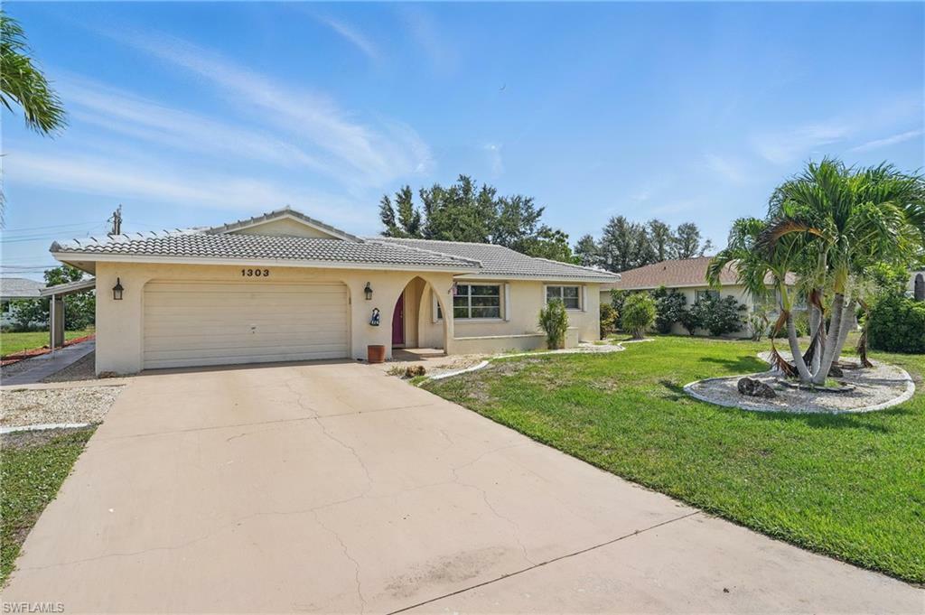 Property Photo: 1303 SE 33rd Ter FL 33904