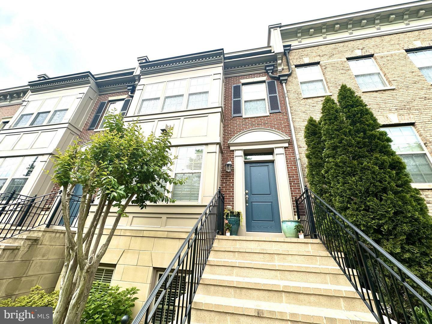 Property Photo: 521 Overlook Park Drive 49 MD 20745