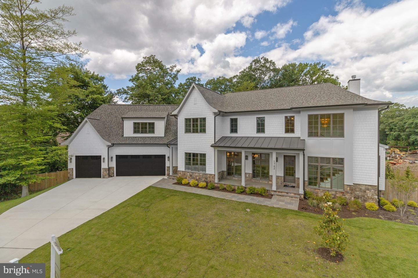 Property Photo: 1742 Atoga Avenue VA 22101